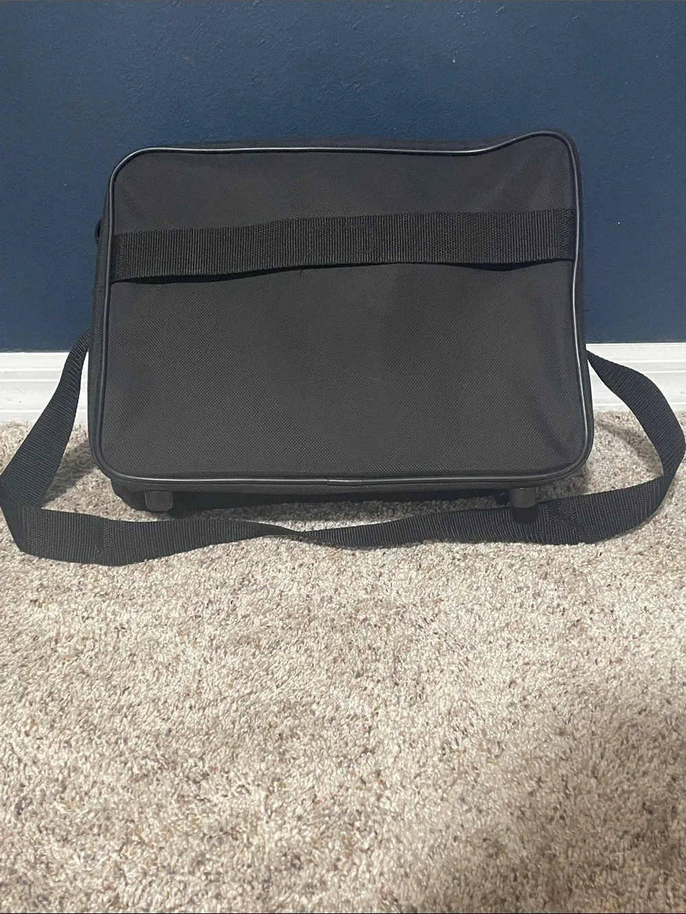 Lewis & Hyde Black Solid Universal Laptop Shoulder Messenger Bag